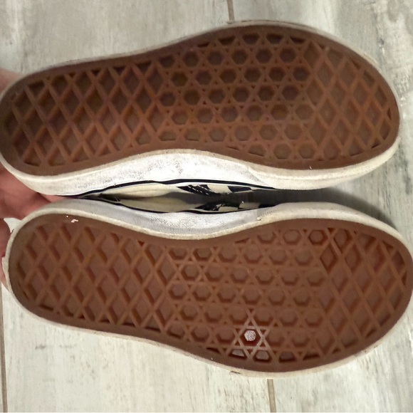 Kids’ Black White Checkered Slip On Vans, size 11 - Picture 4 of 9